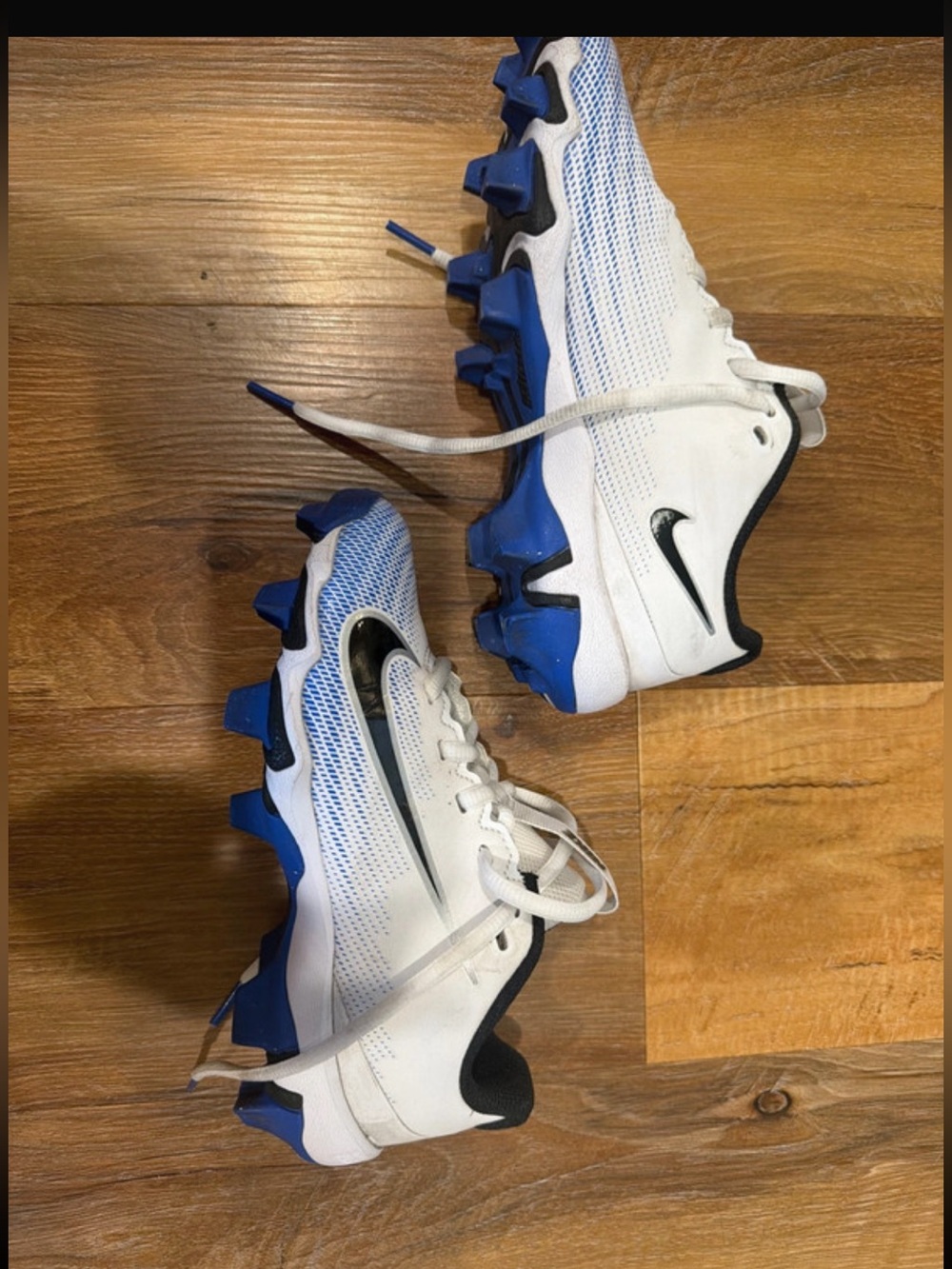 Nike White and Blue kids football cleats - Picture 3 of 7